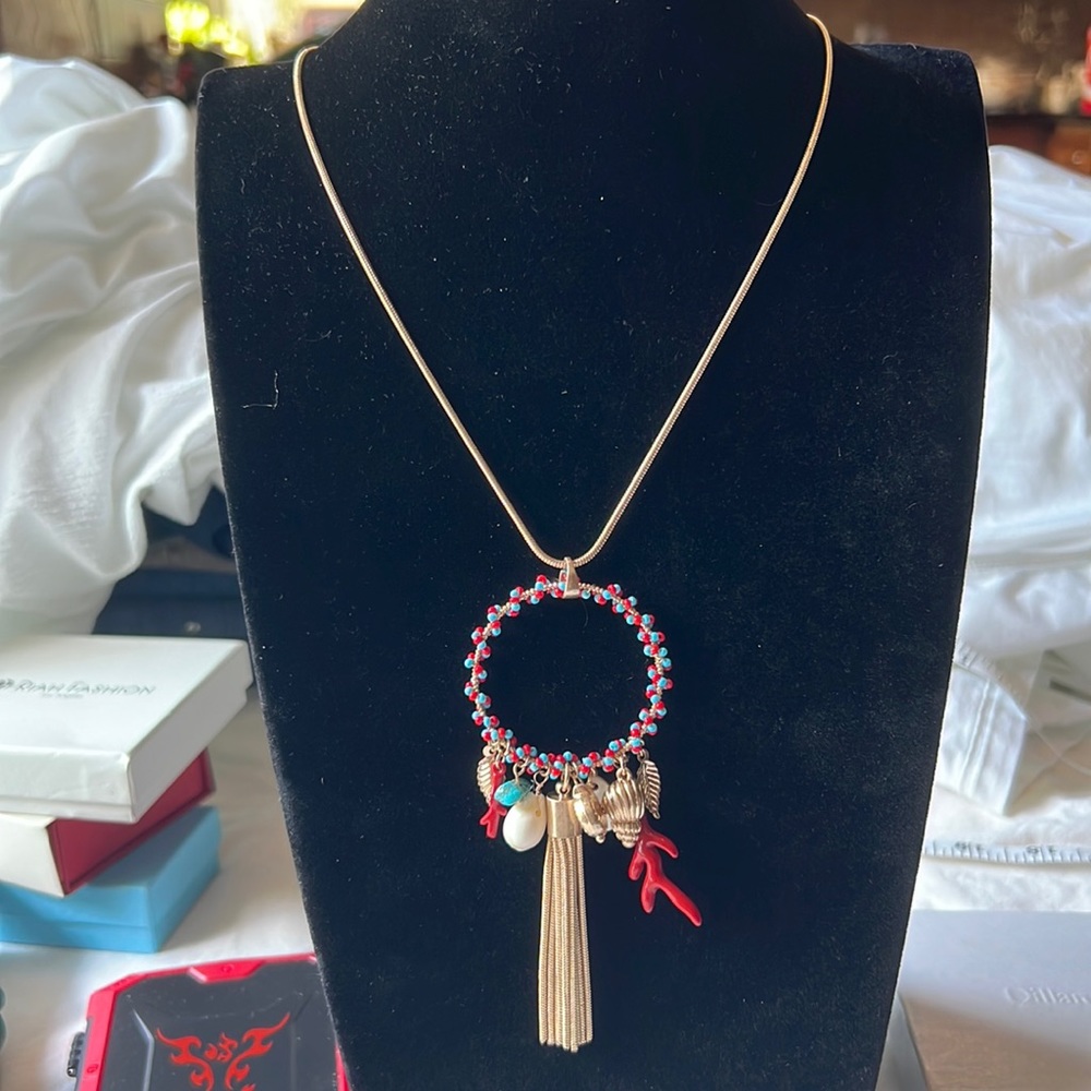 Costume Jewelry Beautiful Sea Themed Necklace 15”